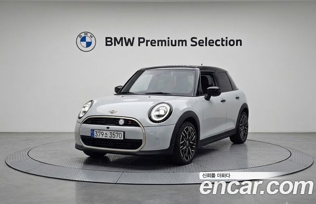 Mini Cooper 4-го поколения 5 Door Favoured - фото 0