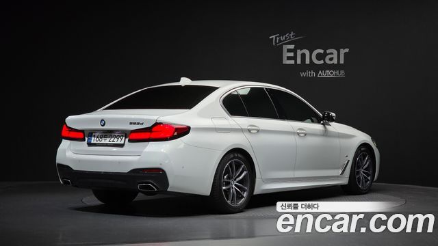 BMW 5-Series G30 523d M Sport - фото 1