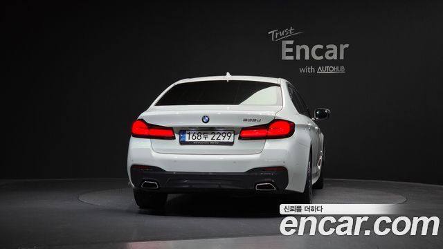 BMW 5-Series G30 523d M Sport - фото 3