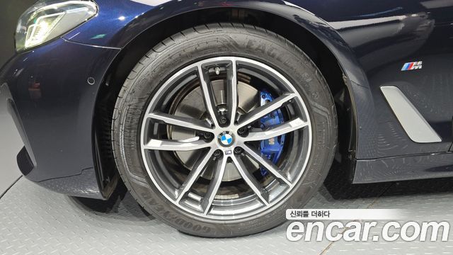 BMW 5-Series G30 520i M Sport - фото 4