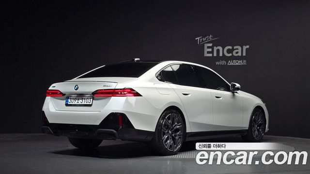 BMW 5-Series G60 530i xDrive M Sport Pro Special Edition - фото 1