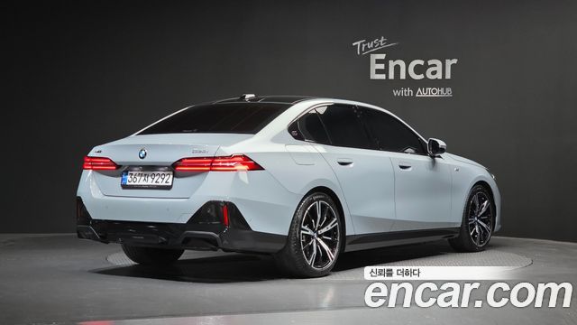 BMW 5-Series G60 530i xDrive M Sport - фото 0