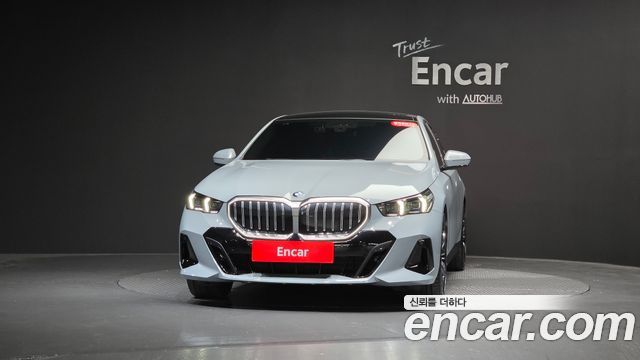 BMW 5-Series G60 530i xDrive M Sport - фото 1