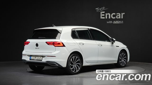 Volkswagen Golf 8-го поколения 2.0 TDI Prestige - фото 1