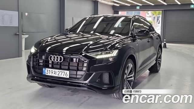 Audi Q8 55 TFSI Quattro Premium - фото 0