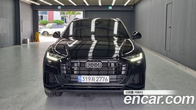 Audi Q8 55 TFSI Quattro Premium - фото 1