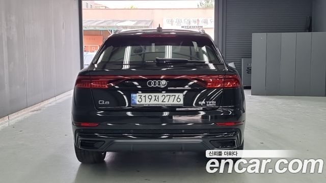 Audi Q8 55 TFSI Quattro Premium - фото 2