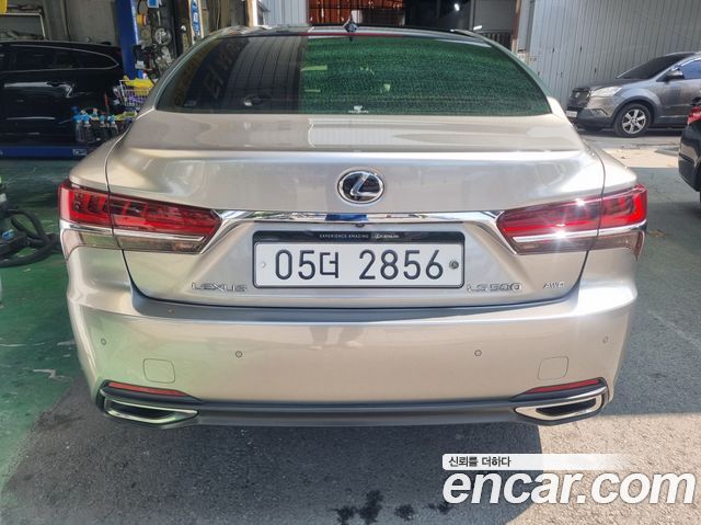 Lexus LS LS500 3.5 Luxury AWD - фото 3