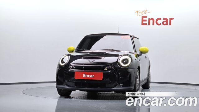 Mini Cooper SE Electric 3rd - фото 1