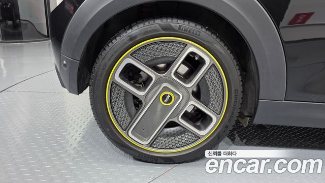 Mini Cooper SE Electric 3rd - фото 3