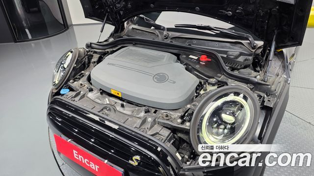 Mini Cooper SE Electric 3rd - фото 4