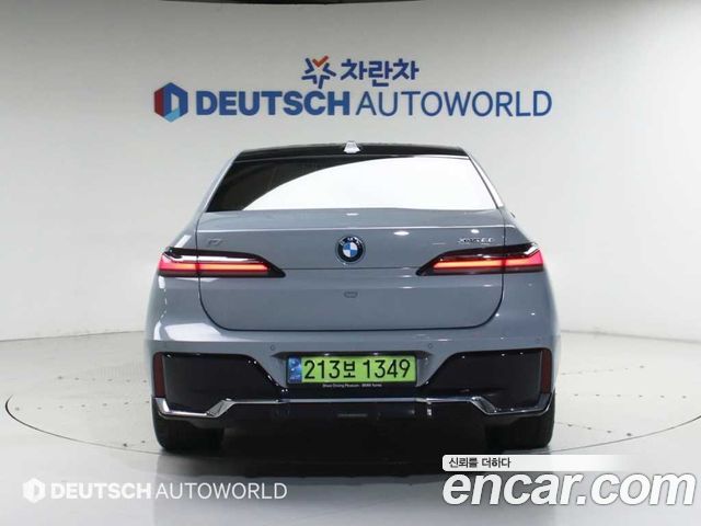 BMW i7 G70 xDrive 60 M sport - фото 3