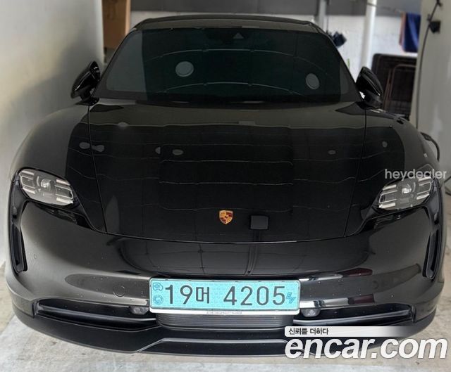 Porsche Taycan Base - фото 0