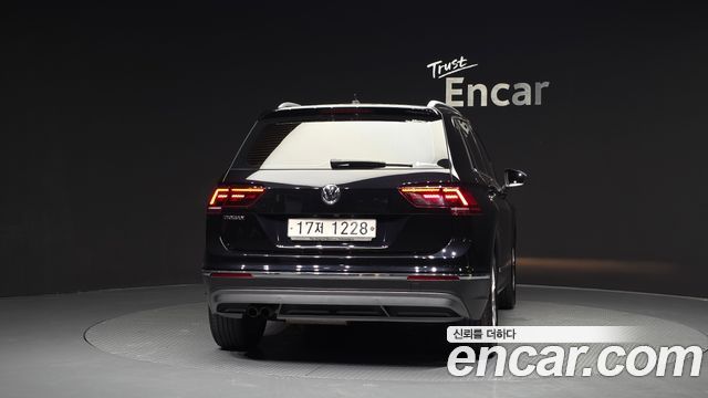 Volkswagen Tiguan 2-го поколения 2.0 TDI Premium - фото 3