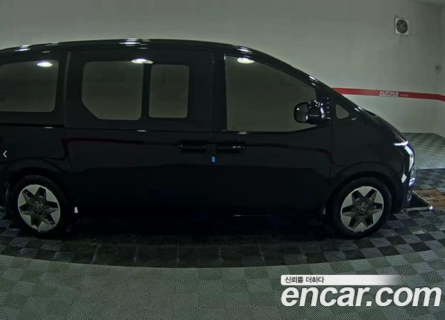 Hyundai Staria 4WD Tourer 9-Seater Modern - фото 1