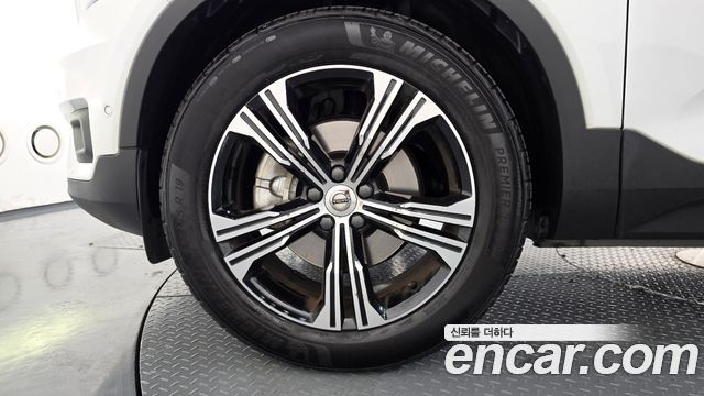 Volvo XC40 B4 Inscription - фото 4