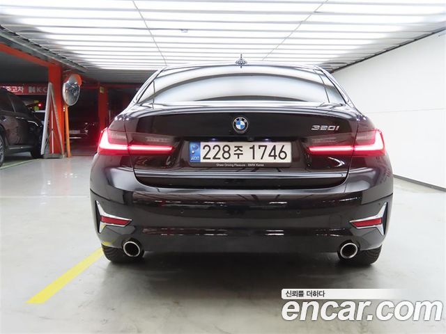 BMW 3-Series G20 320i Luxury - фото 3