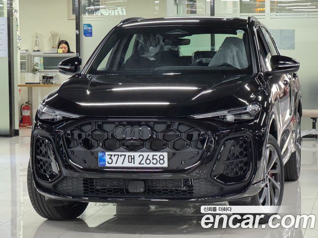 Audi Q5 40 TDI Quattro S Line Black Edition - фото 0