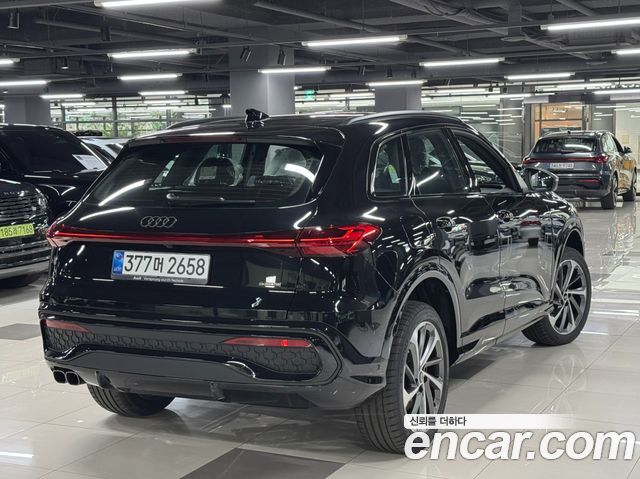 Audi Q5 40 TDI Quattro S Line Black Edition - фото 2