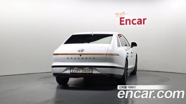 Hyundai Grandeur GN7, гибрид Calligraphy - фото 3