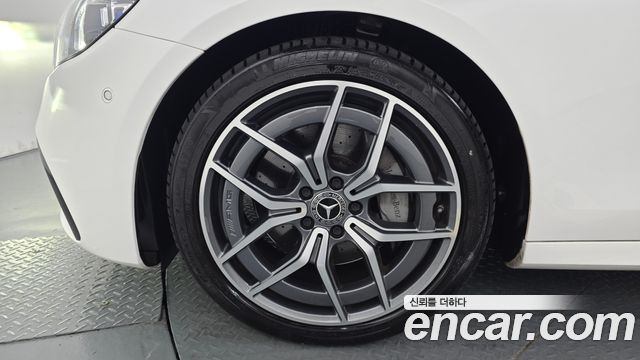Mercedes-Benz E-Class W213 E220d 4MATIC AMG Line - фото 4