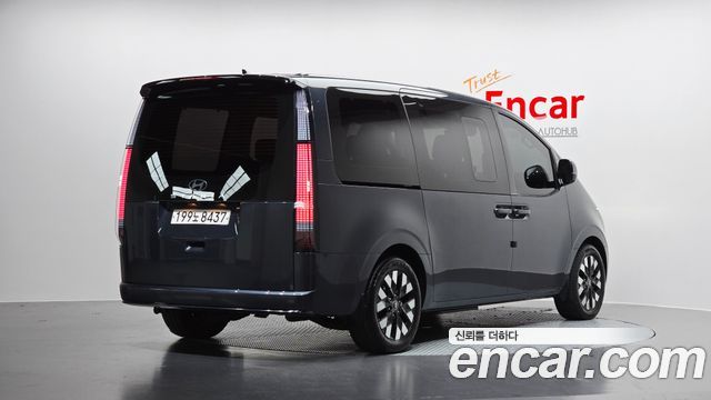 Hyundai Staria Lounge 7-Seater Inspiration - фото 1