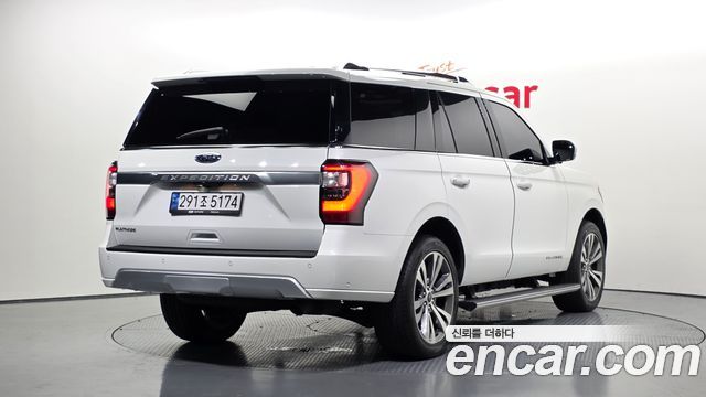 Ford Expedition Platinum 4WD 7Seater - фото 1