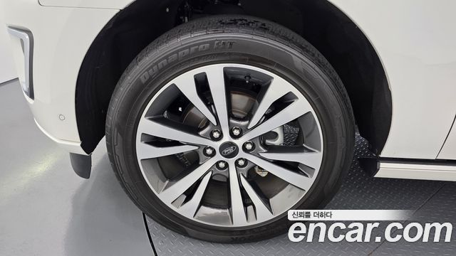 Ford Expedition Platinum 4WD 7Seater - фото 4