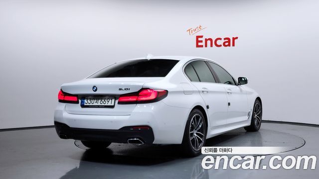 BMW 5-Series G30 520i M Sport - фото 1