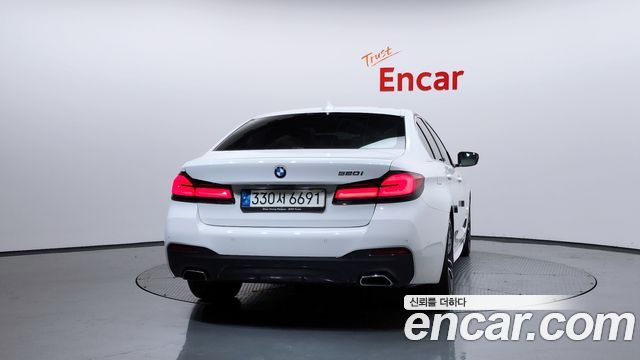 BMW 5-Series G30 520i M Sport - фото 3