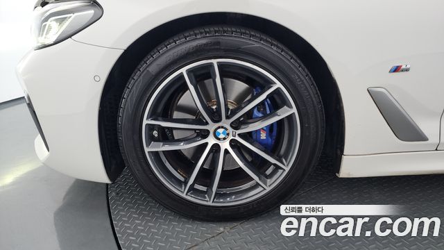 BMW 5-Series G30 520i M Sport - фото 4