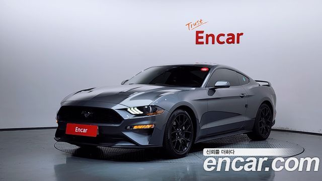 Ford Mustang Coupe - фото 0
