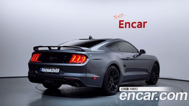 Ford Mustang Coupe - фото 1