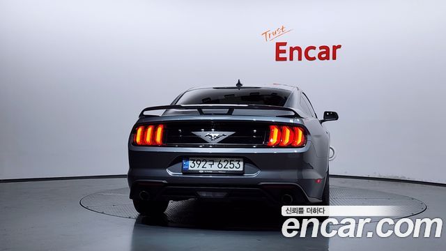 Ford Mustang Coupe - фото 3