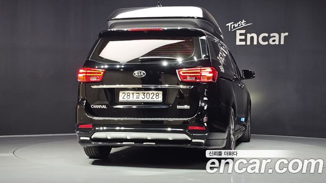 Kia Carnival Новый 9-Seater Hi-Limousine Noblesse Special - фото 3