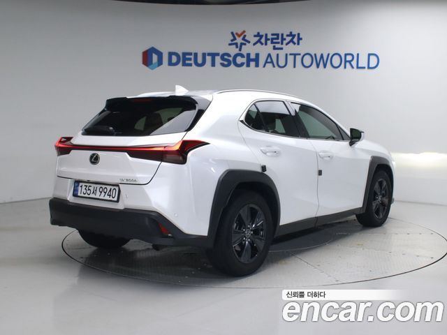 Lexus UX 2.0 2WD - фото 1