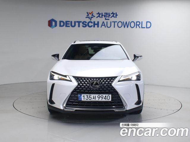 Lexus UX 2.0 2WD - фото 2