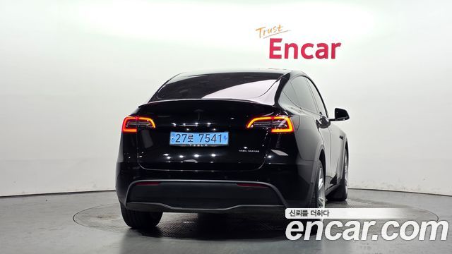 Tesla Model Y Long Range AWD - фото 3