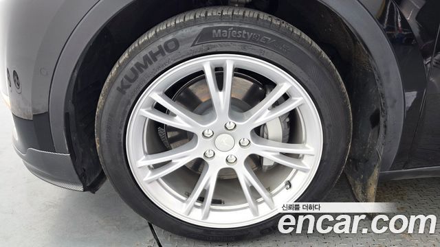 Tesla Model Y Long Range AWD - фото 4