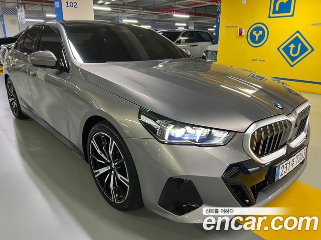 BMW 5-Series G60 530i xDrive M Sport - фото 0
