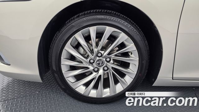 Lexus ES 7-го поколения Executive - фото 3