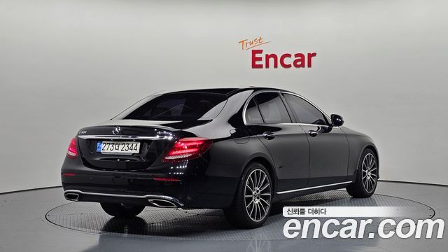 Mercedes-Benz E-Class W213 E300 Avantgarde - фото 0