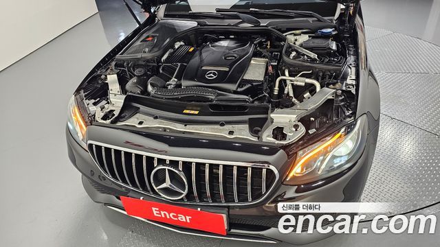 Mercedes-Benz E-Class W213 E300 Avantgarde - фото 4