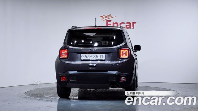 Jeep Renegade 2.4 Limited - фото 3