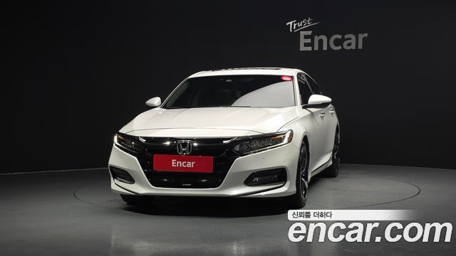 Honda Accord 10-го поколения 2.0 Turbo Sport - фото 2
