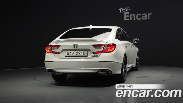 Honda Accord 10-го поколения 2.0 Turbo Sport - фото 3