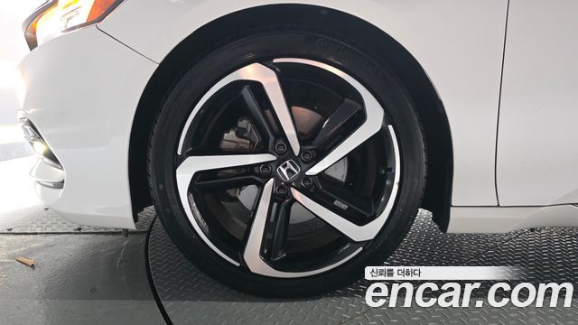 Honda Accord 10-го поколения 2.0 Turbo Sport - фото 4