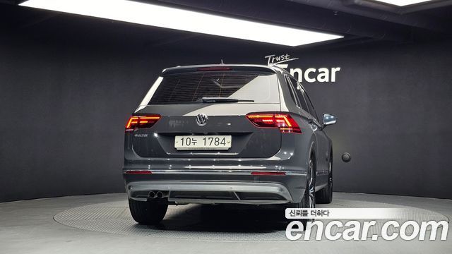 Volkswagen Tiguan 2-го поколения 2.0 TDI Prestige - фото 3