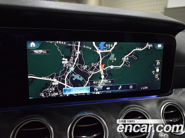 Mercedes-Benz E-Class W213 E350 4MATIC AMG Line - фото 4