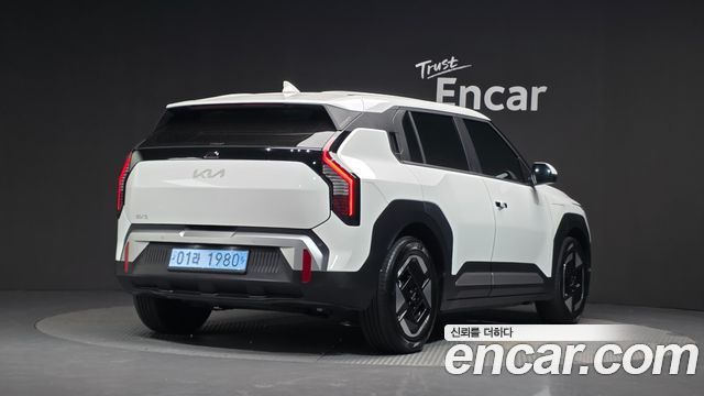 Kia EV3 Long Range 2WD AIr - фото 1